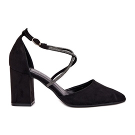 Pumpe s šiljastim nožnim prstima i ukrašene pruge na stupu crno crna