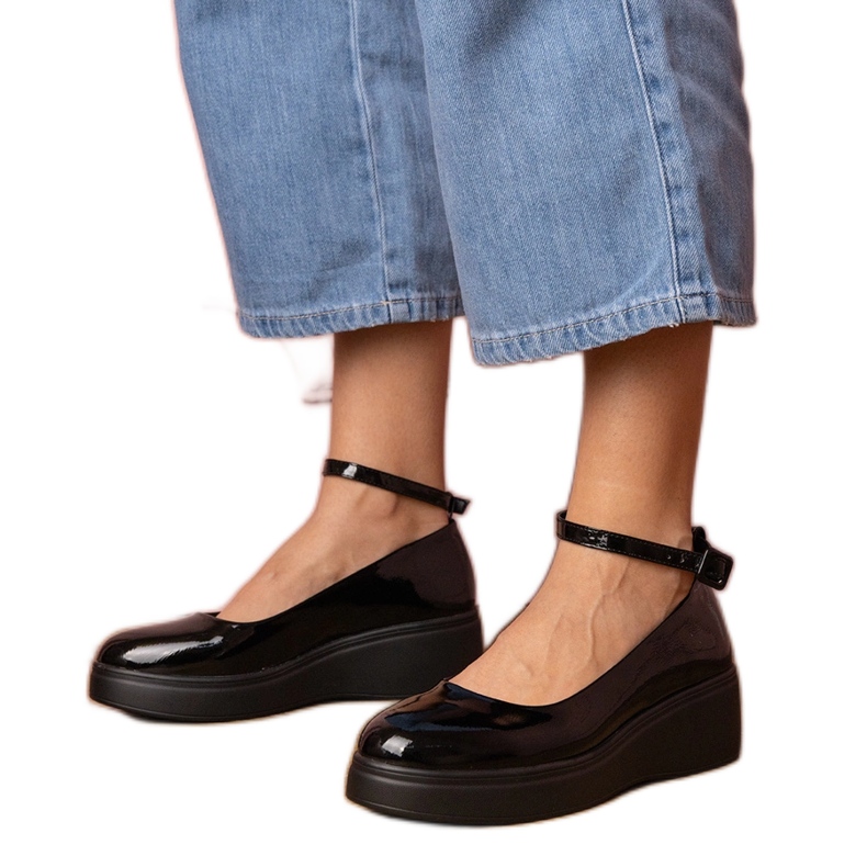 Crne cipele lakirane na platformi crno