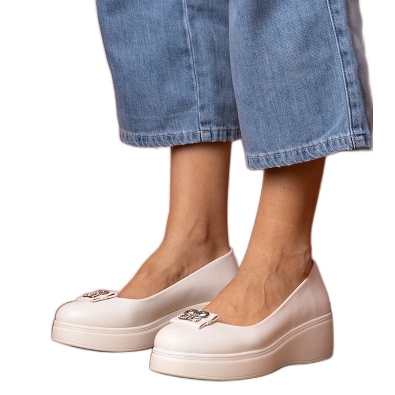 Bijele cipele na platformi s cirkonom ukrasom bijela