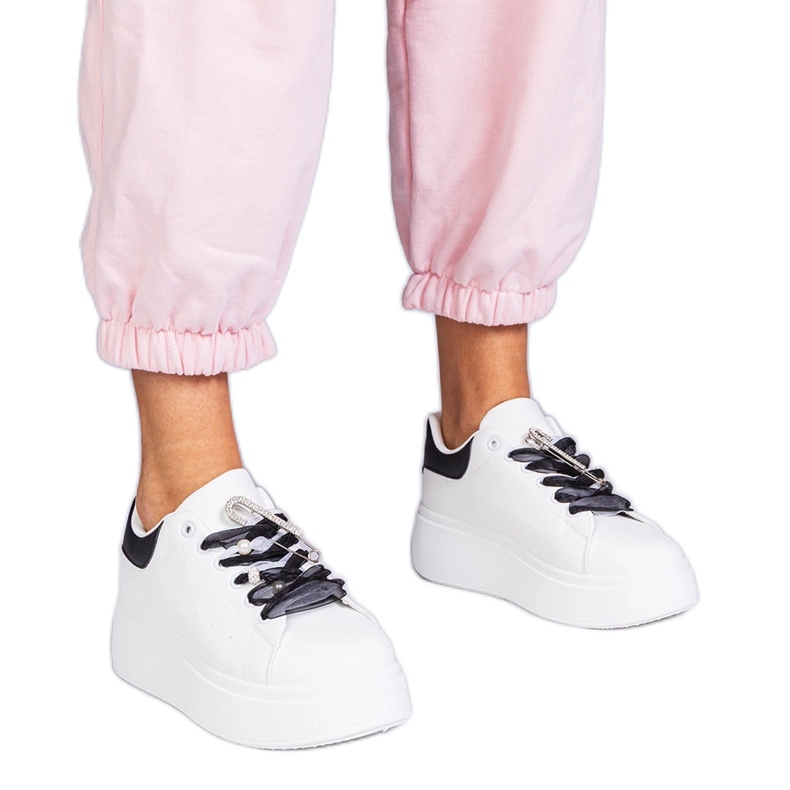 Bijele tenisice s crnim umetkom i cirkonom bijela