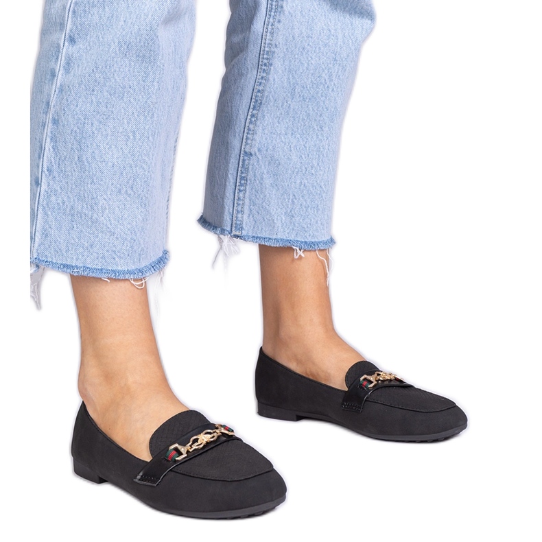 Crni loaferi s mat finišom sa zlatnim ukrasom crno
