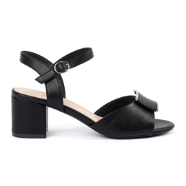 Sergio Leone Sandale na stupu žena s crnom petom na otvorenom crna