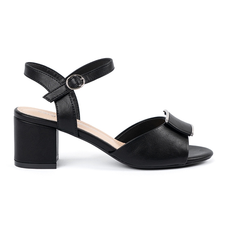 Sergio Leone Sandale na stupu žena s crnom petom na otvorenom