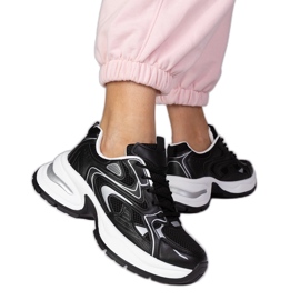 Crne sportske tenisice na gustom potplatu crna