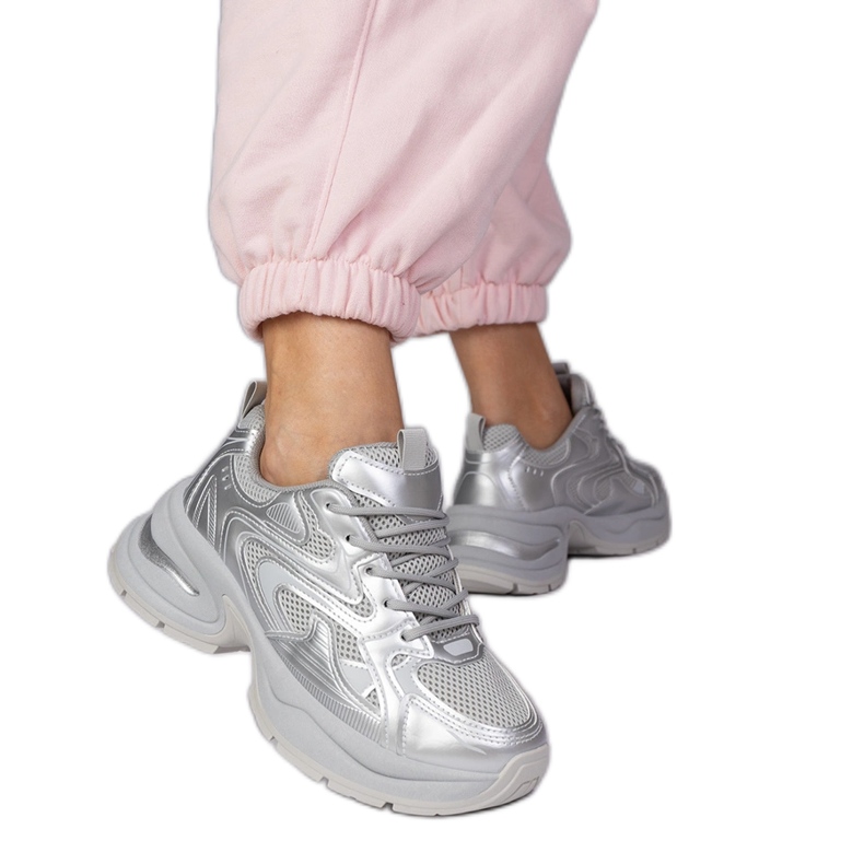 Srebrne sportske tenisice na gustom potplatu srebro