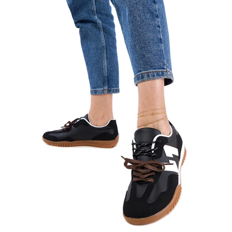 Crne tenisice tenisice s šarenim čipkama crno