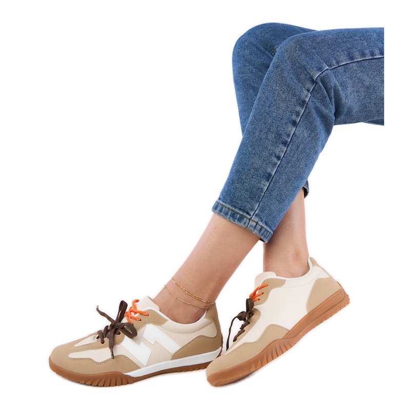 Bež tenisice tenisice s šarenim čipkama