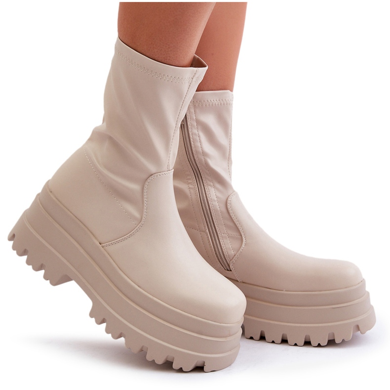 Svijetlo bež gležnjače na masivnoj platformi