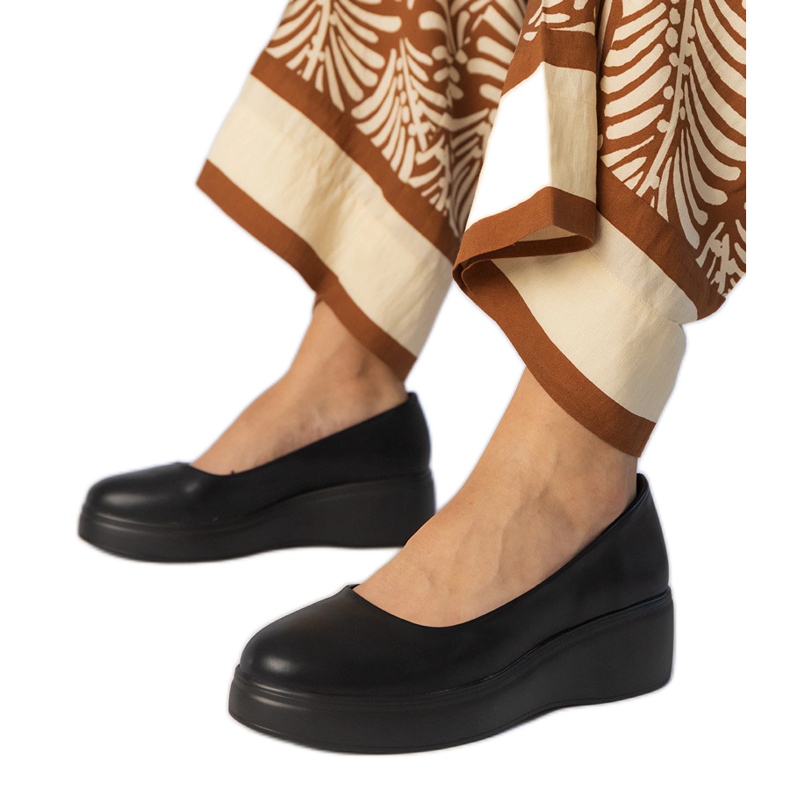 Crne cipele na eko -sleather platformi crno