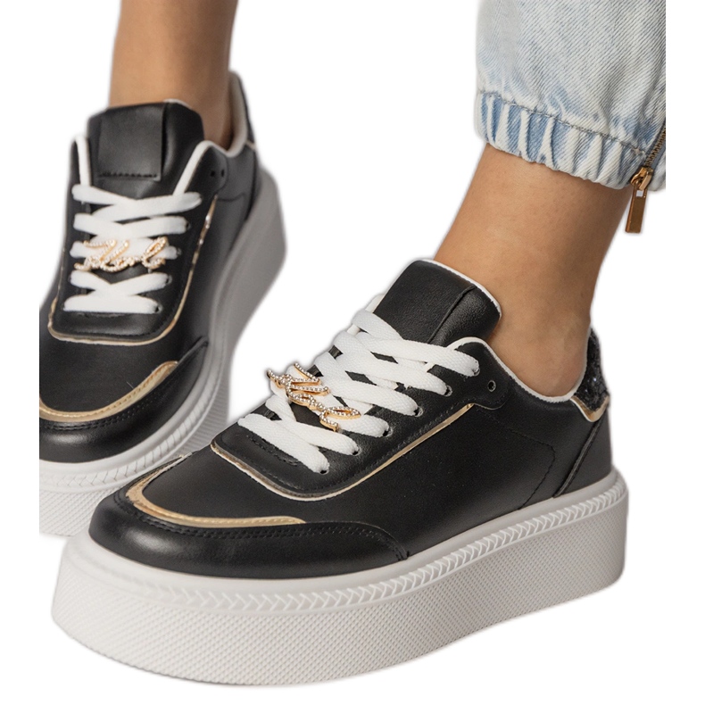 Crne tenisice ukrašene sjajem i cirkonima crno