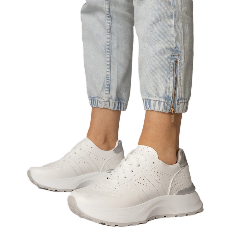 Bijele sportske tenisice sa srebrnim umetkom bijela