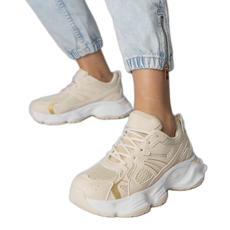 Bež sportske tenisice na ogromnom potplatu