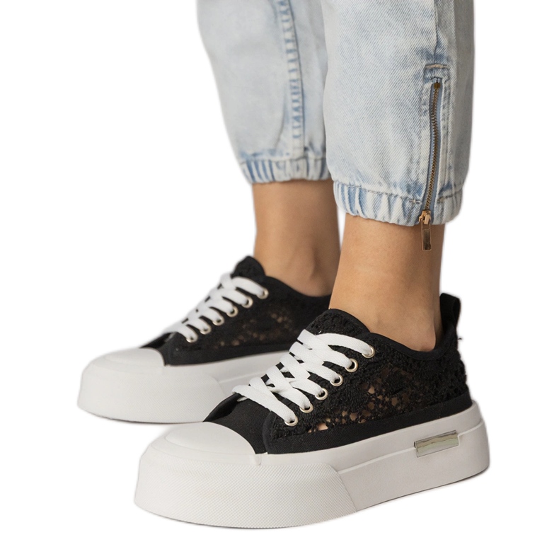 Crne tenisice tenisice su otvorene žene crno