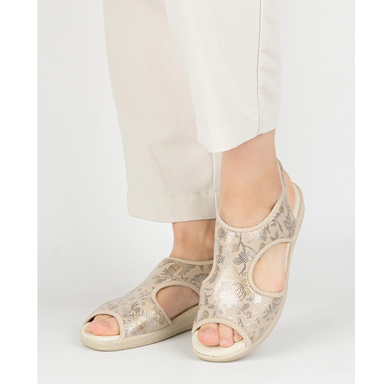 Vriston Ženske cipele Fleksibilne sandale comfoot emma beige sjajna bez