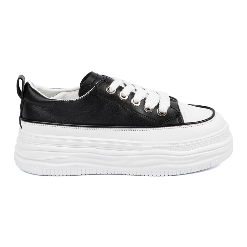 Crno -bijele tenisice na platformi