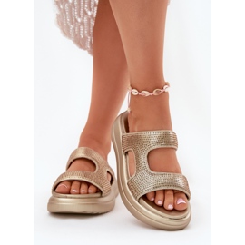 Inna Ukrašeni ženski proleti na zlatnoj platformi zlatni