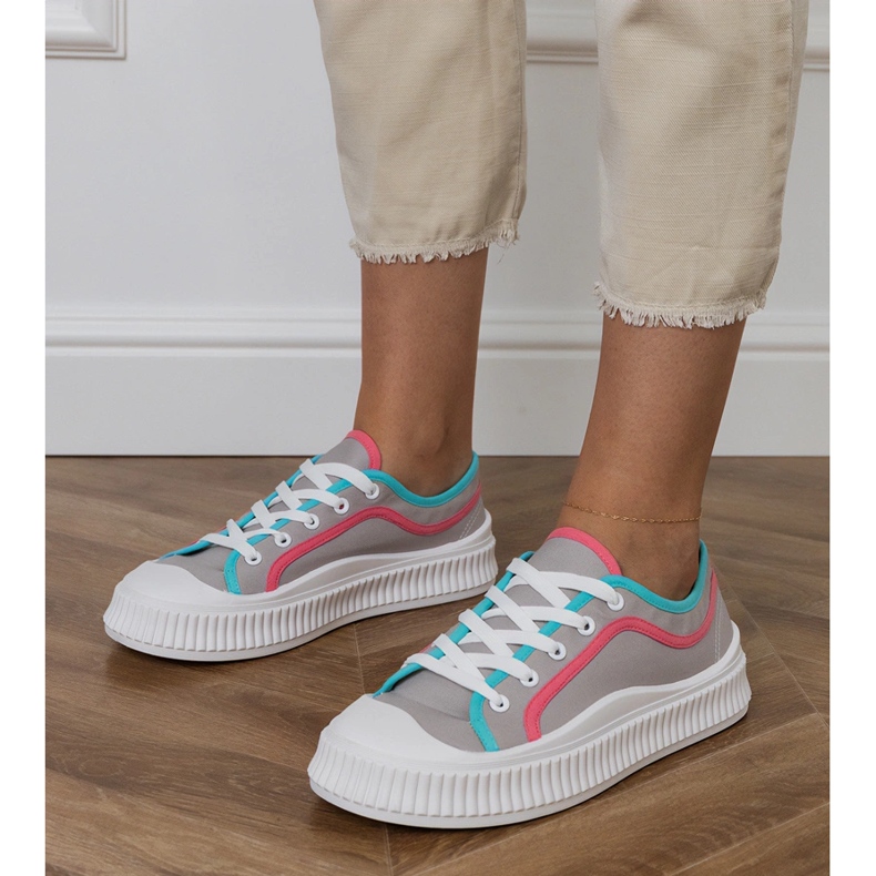 Sive ženske tenisice na platformi siva