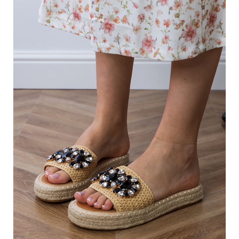 Bež espadrilles s crnim kristalima