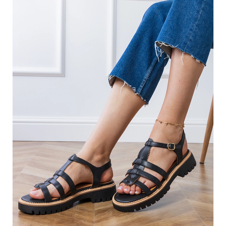 Crne sandale gladijatora s kopčom crno