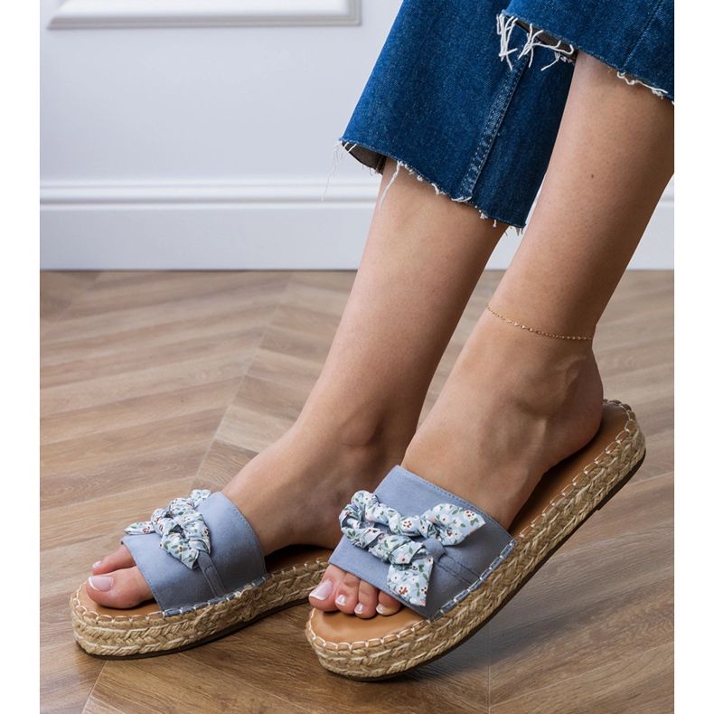 Plavi espadrilles s lukom plava