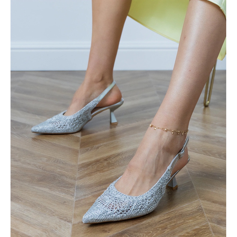 Srebrne pumpe upletene s otvorenom petom srebro