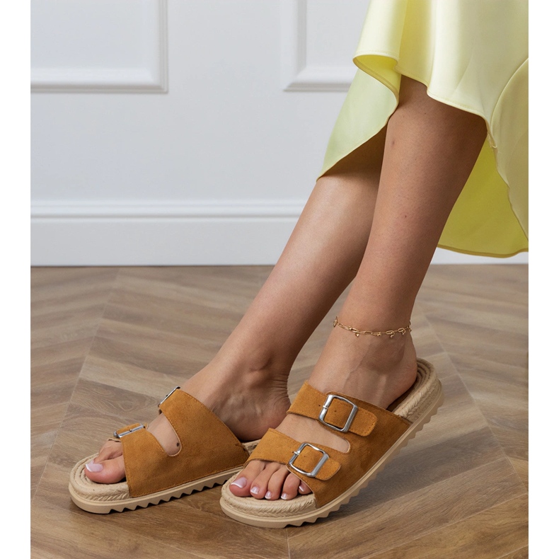 Smeđi ravni lepci s prugama stezaljke stezaljke smeđa