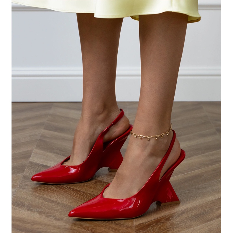 Crvene sandale na geometrijskom klinu crvena