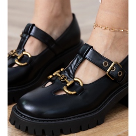 Crne cipele na debelom potplatu sa zlatnim ukrasom crna