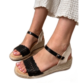 Crne klinove sandale s pletenim remenom crna