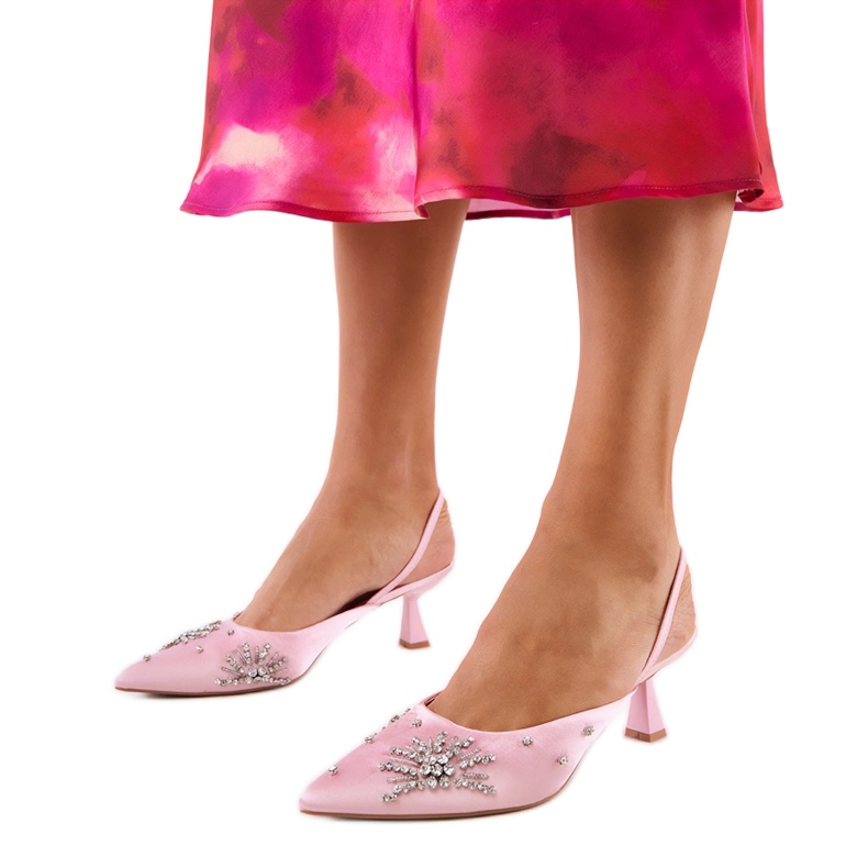 Ružičaste pumpe s cirkonima i otvorena peta ružičasta