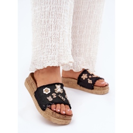 Ženski klip s zlatnim igle na platformi crno crna