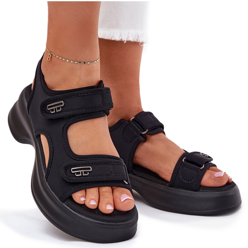 EVento Ženske sandale sa zlatnim detaljima crne crno