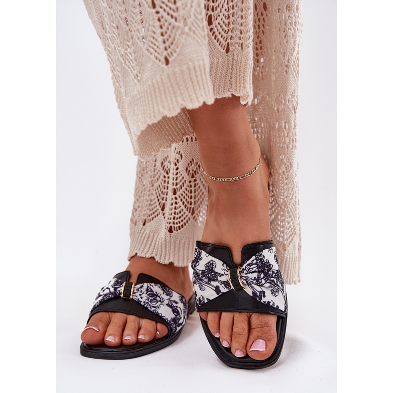 Ravni -oled ženski flip flip s crnim lukom crno