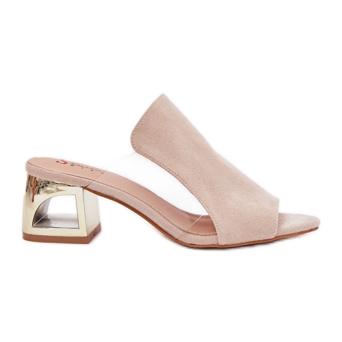 Ženski klip na zlatnom stupnu svjetlu bež