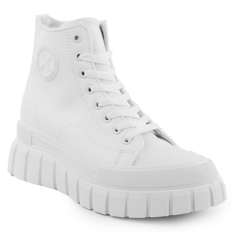 News Visoke tenisice izolirane na bijeloj vijesti 9152 bijela