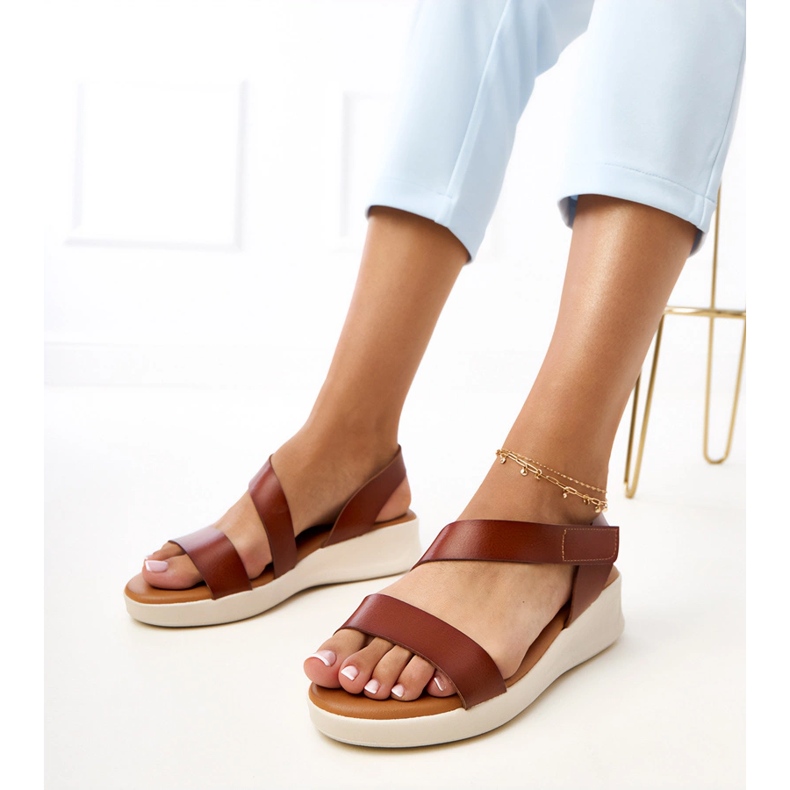 Smeđe sandale na niskom klinu Verkado smeđa