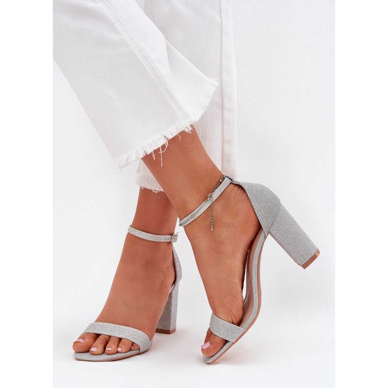 Boto Sjajne ženske sandale na srebrnoj pošti Kavina srebro