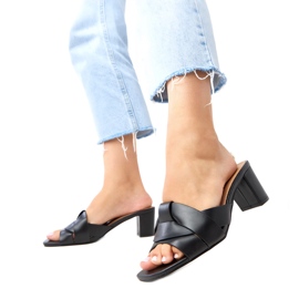 Crni klasični flip jarudi na risana eco -leather post crna