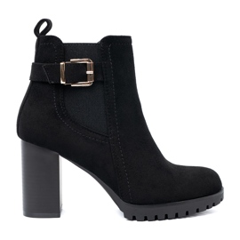 Shelvt Crne čizme na posta s ukrasnom stezaljkom crna