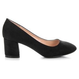 Fama Crpke od antilopa na stupu crna