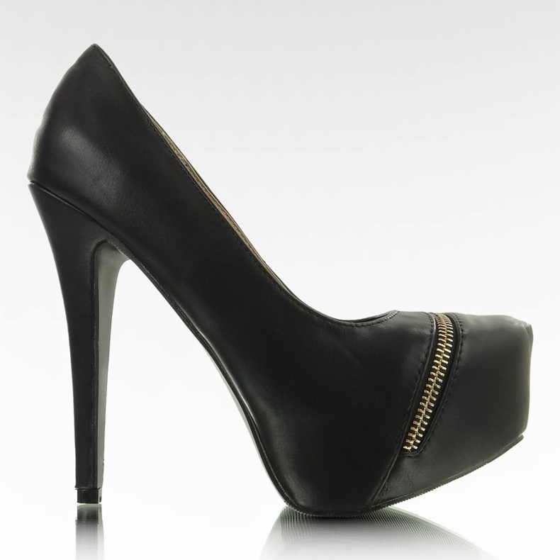 Pumpe na platformi U429 crne crno