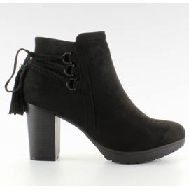 Crne ukrasne pete s čipkama crna