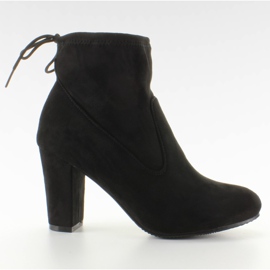 Čizme s vrvicom na crnom gležnju crna