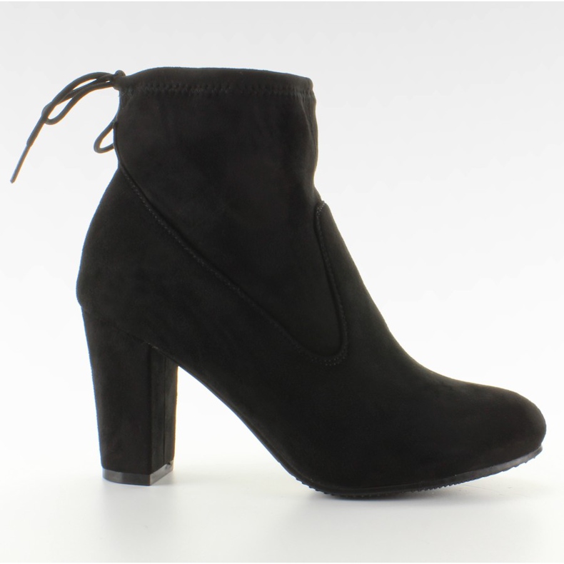 Čizme s vrvicom na crnom gležnju