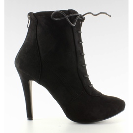 Visoke potpetice s čipkastom crnom bojom crna