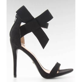 Sandale na igle s crnim lukom crna