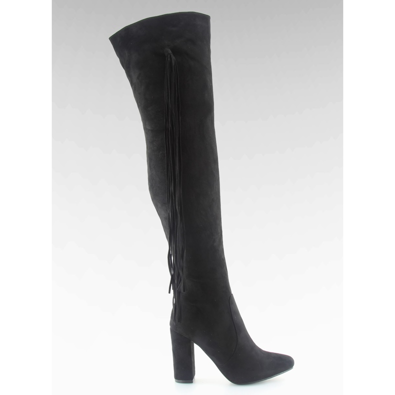 Stegna visoke pete s crnim resicama crno