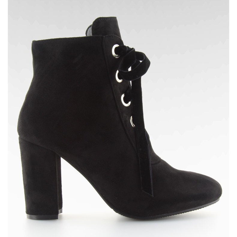 Crne crne čizme sa širokim potpeticama crno