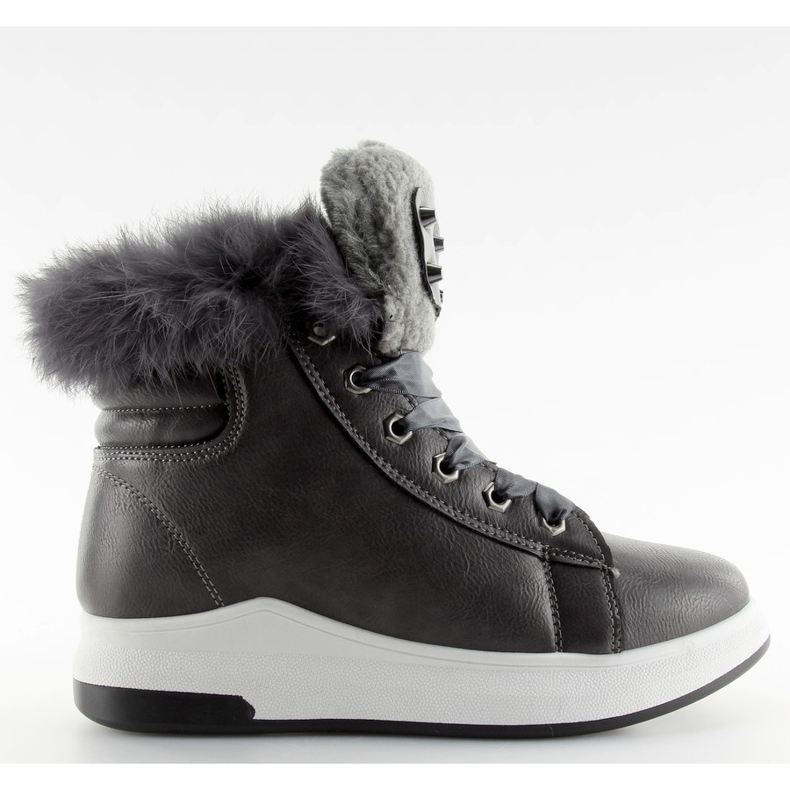 Izolirane sive sportske cipele D. sive siva