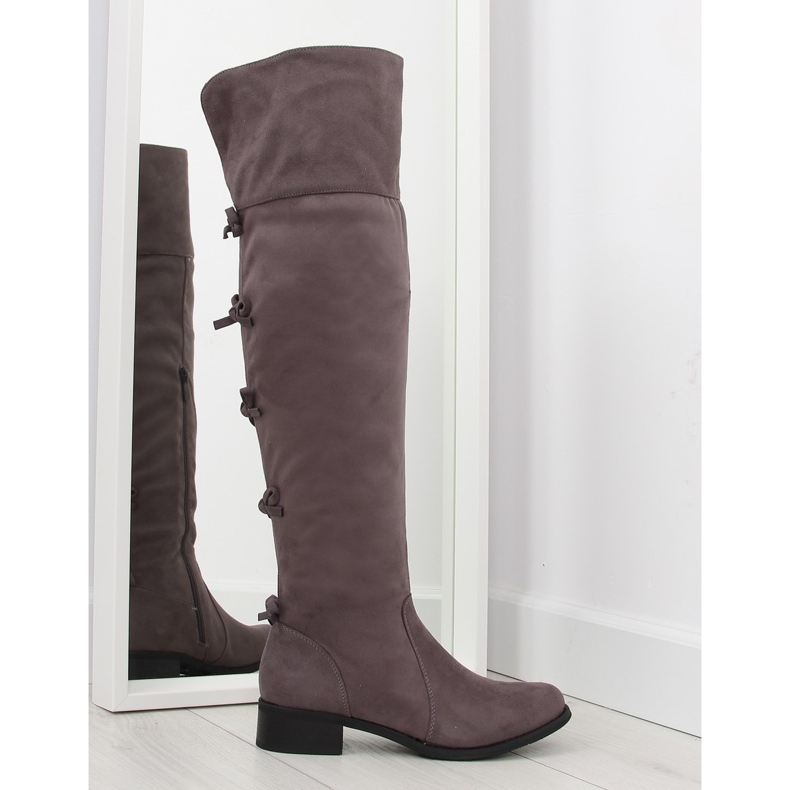 Službena bedra sa sivim lukovima siva